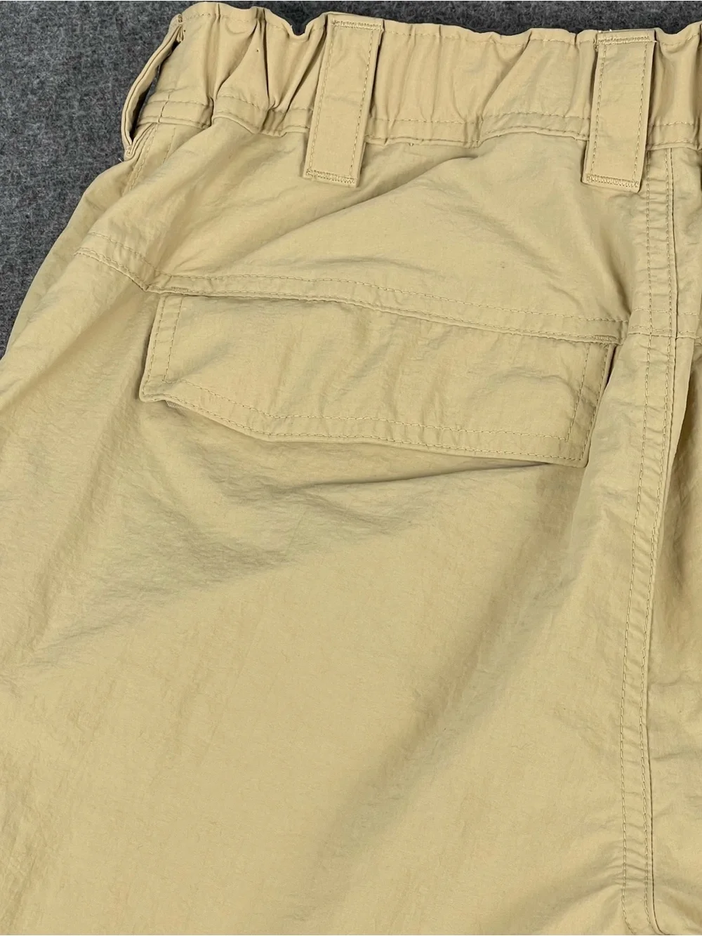 REI Shorts Mens M 30x9 Tan Sahara Cargo Shorts Hybrid Hiking Camping Quick Dry